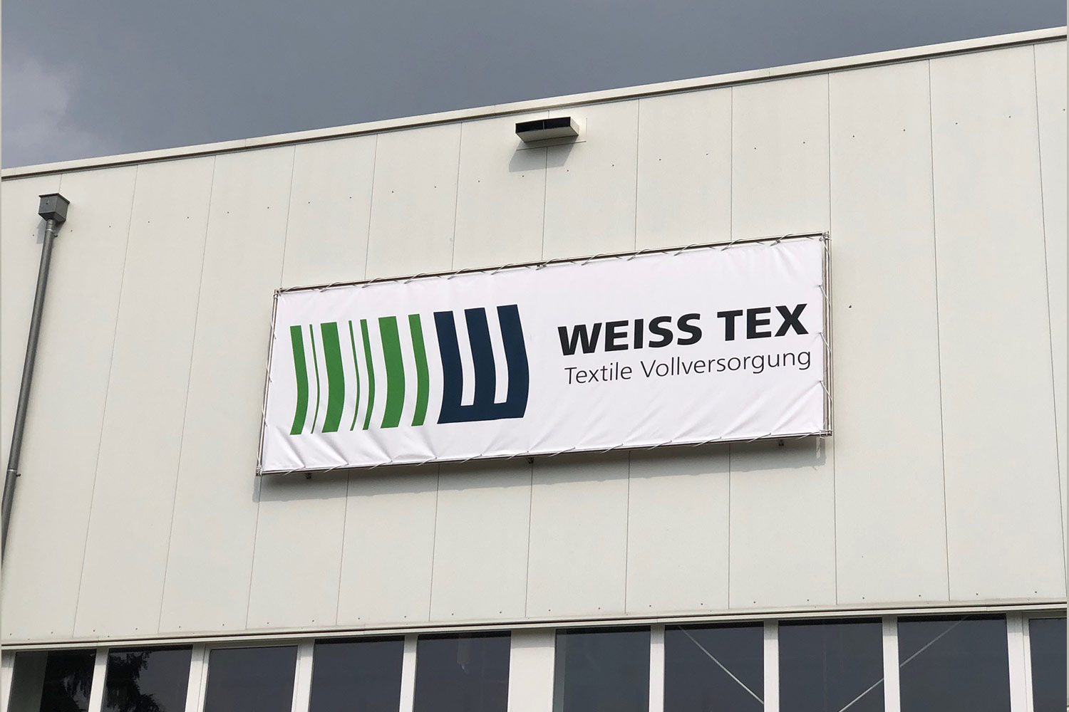 Weiss Tex Banner